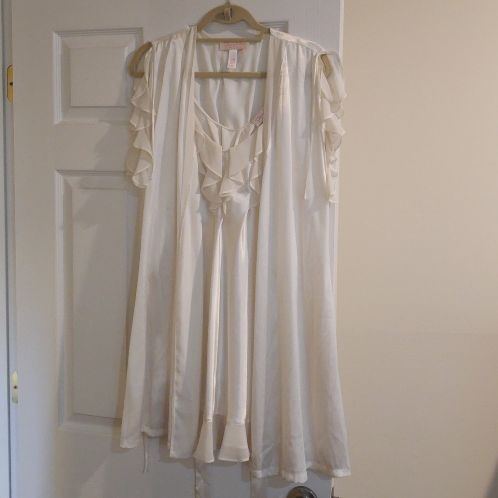 Oscar de la Renta slip and matching robe